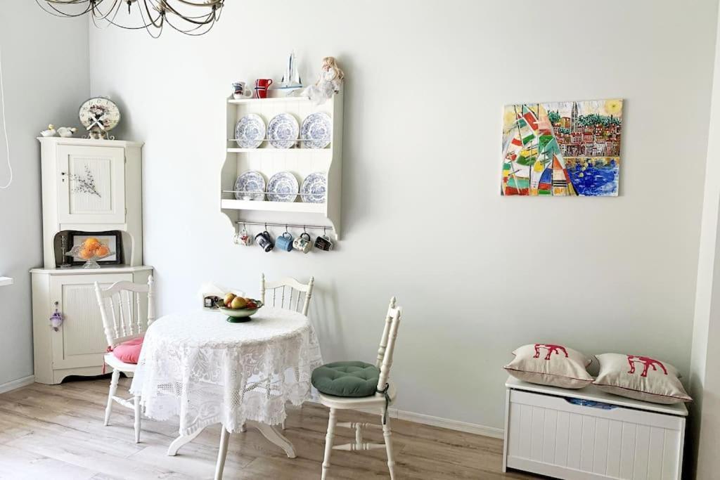 Cozy Apartment In A Historical Town Sillamae Bagian luar foto